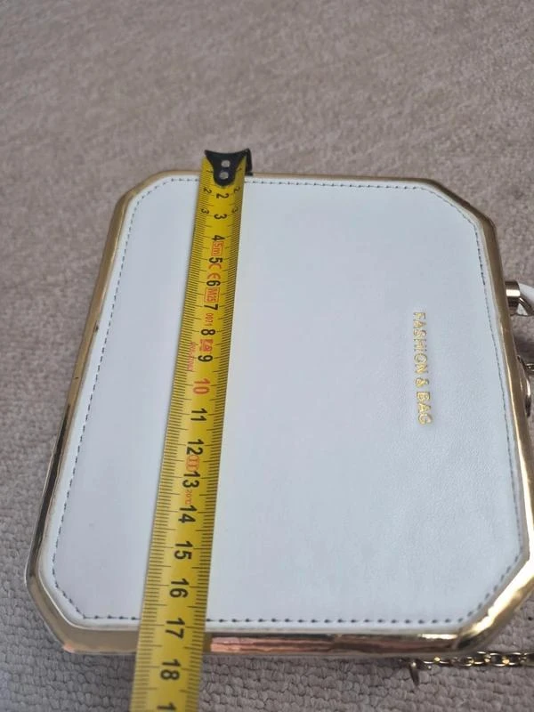 Bolso rígido blanco Fashion and Bag cadena dorada – photo 6